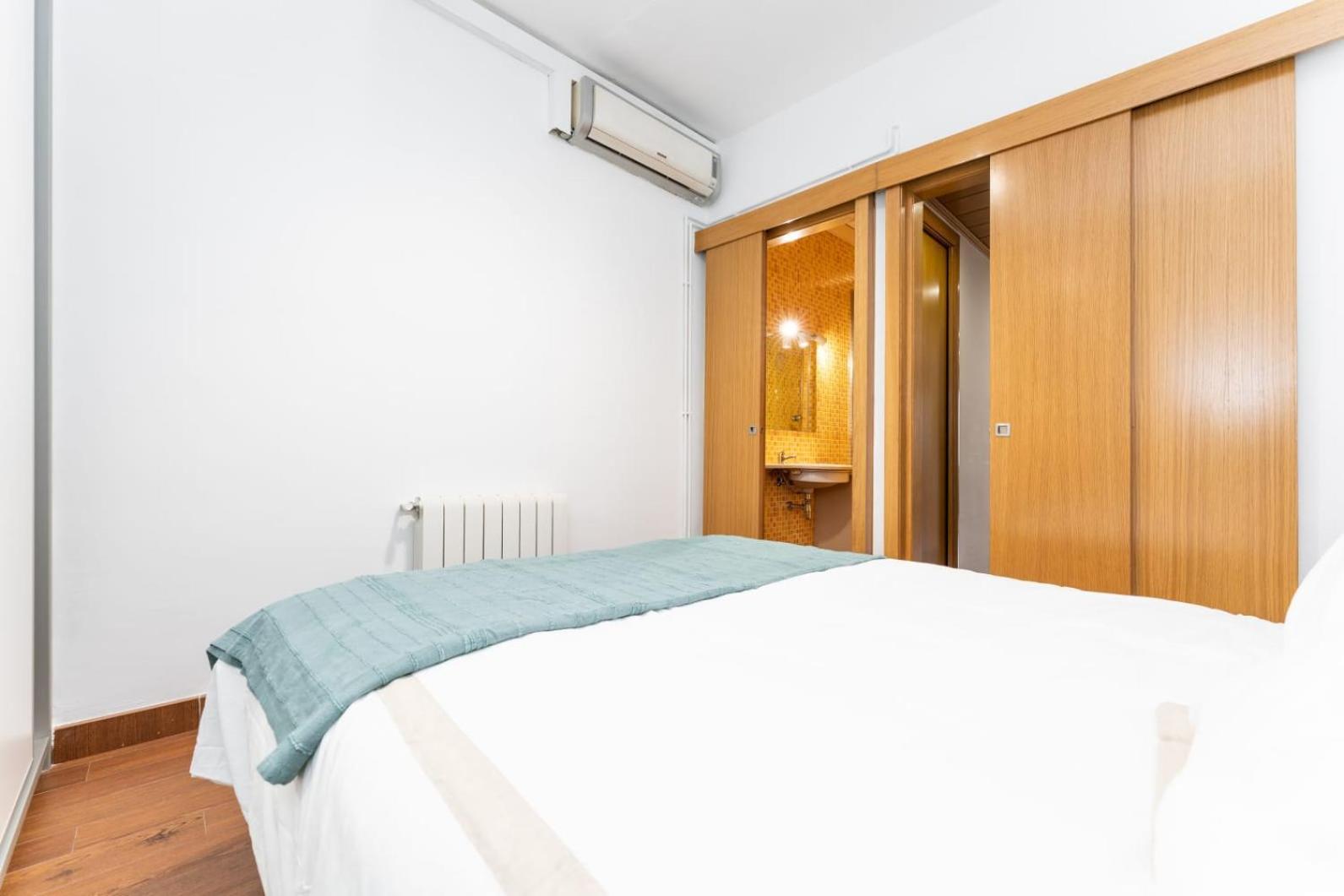 Atico Muntaner 81 Apartamento *
