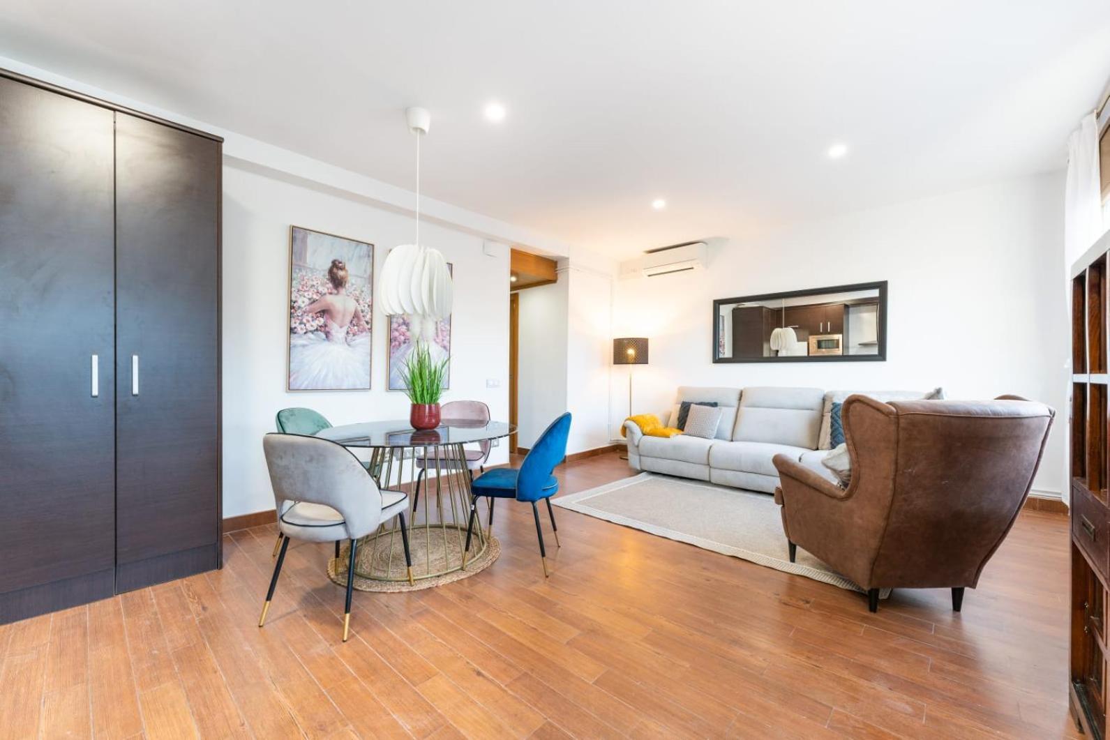 Atico Muntaner 81 Apartamento *